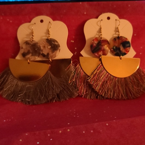 Shell tassle earrings - Picture 2 of 2